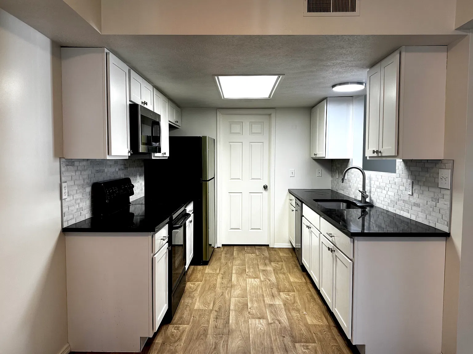 2 bed, 1300 sqft, $1,495 — Photo 2