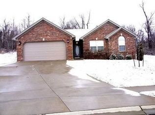 3817 Crown Ridge Ln, Jeffersonville, IN 47130