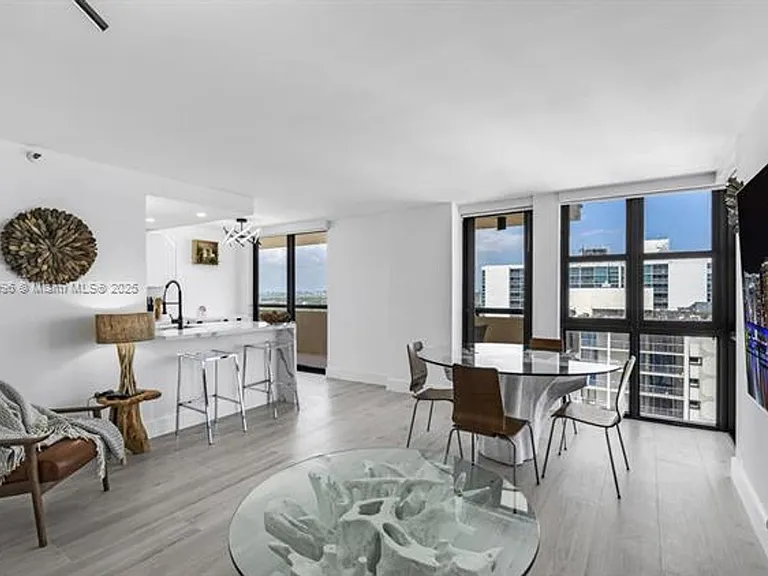 2555 Collins Avenue Cu #2200 — Photo 15