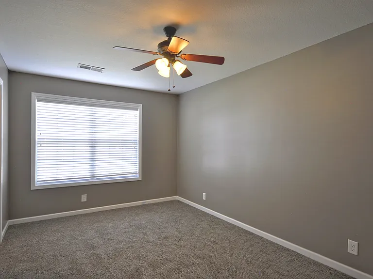 325 Sam Houston Cir — Photo 17