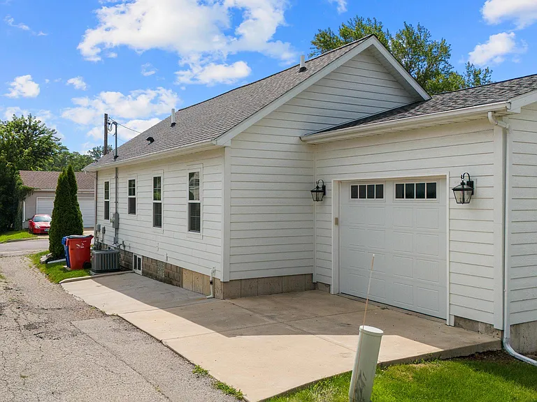 4805 N Columbus Ave — Photo 10