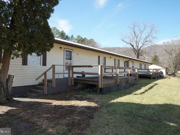 31 Therapeutic Dr, Brandywine, WV 26802