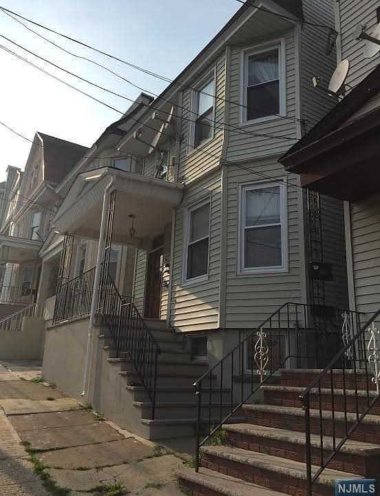 2nd image of 95 Hoyt St