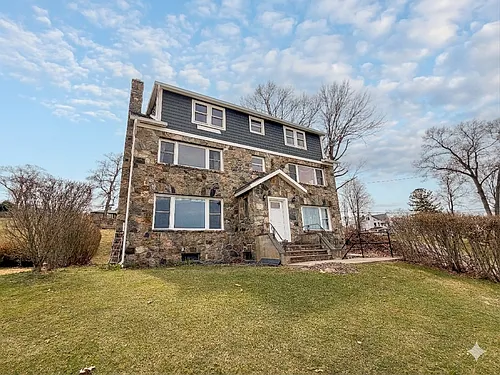 307 W Shore Rd #5 Photo 1