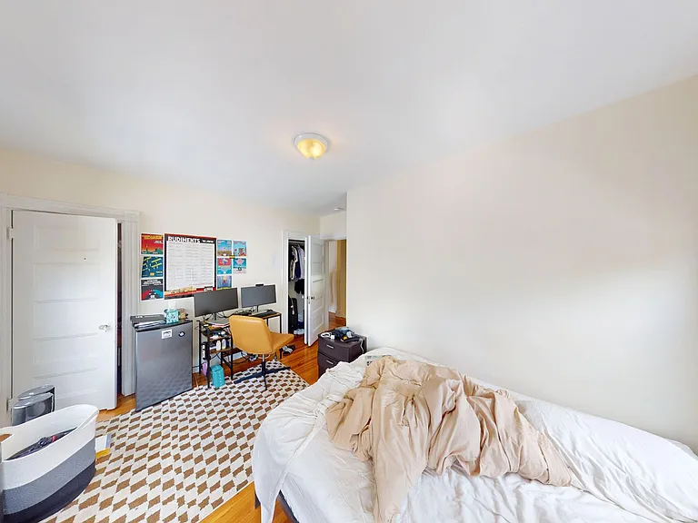 39 Woodstock Ave #3 — Photo 7
