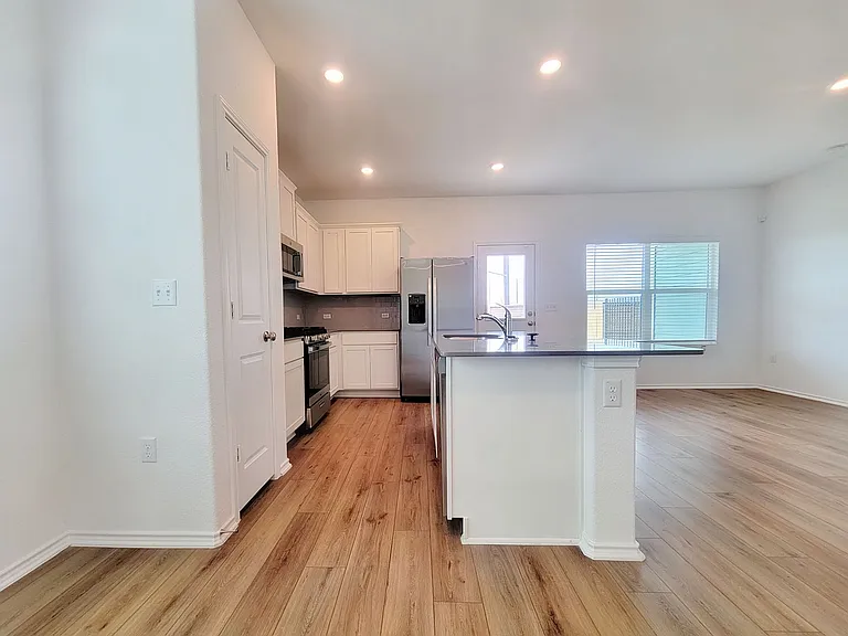 7232 Dancing Wind Ln — Photo 4