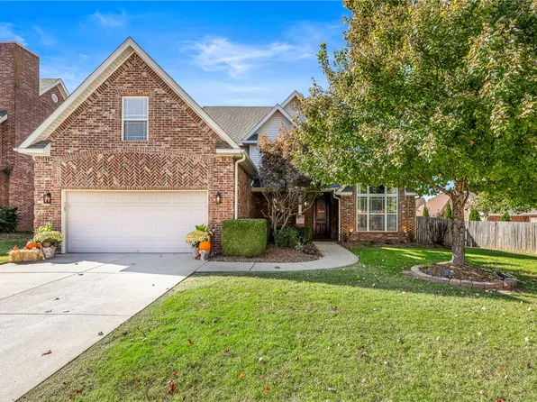 2331 N Hidden Creek Dr, Fayetteville, AR 72704