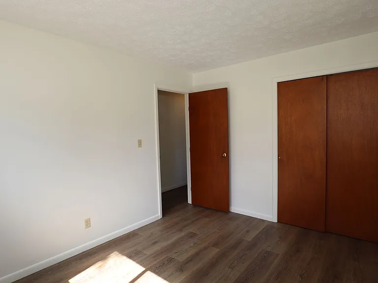 115 E Washington St — Photo 14