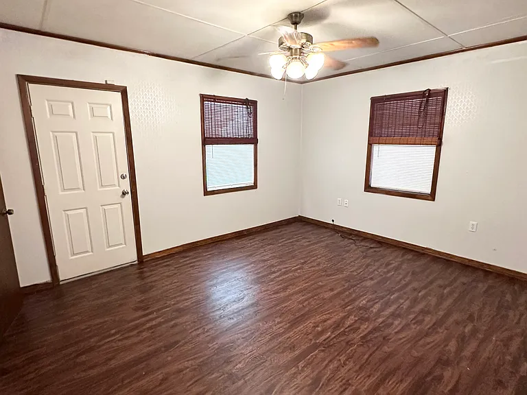 113 Thelma Dr — Photo 7