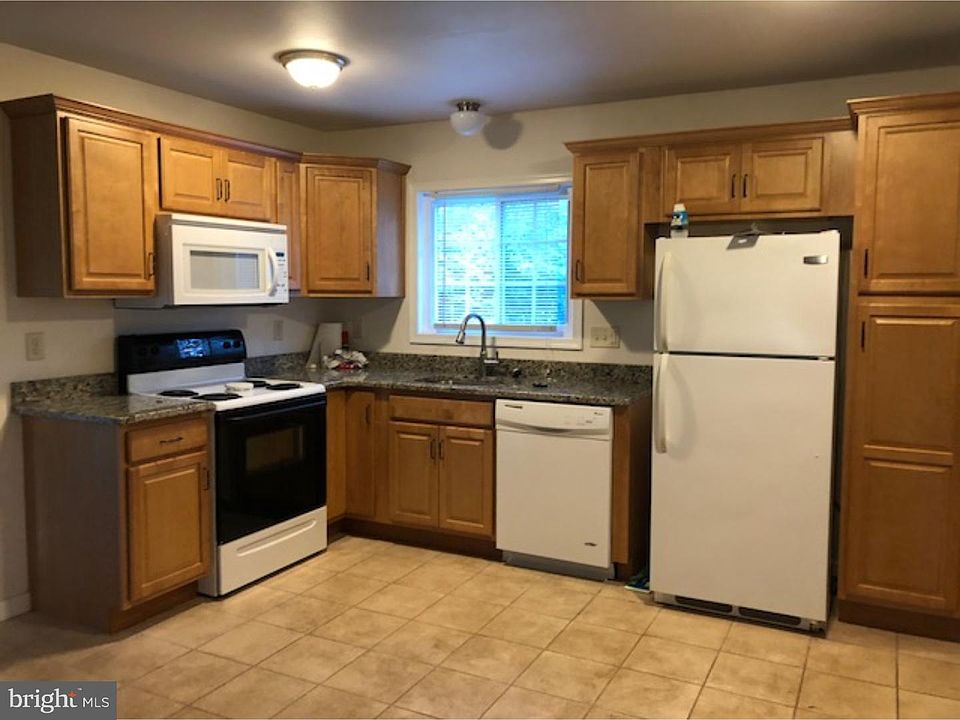 2nd image of 11 Cedarwood Rd
