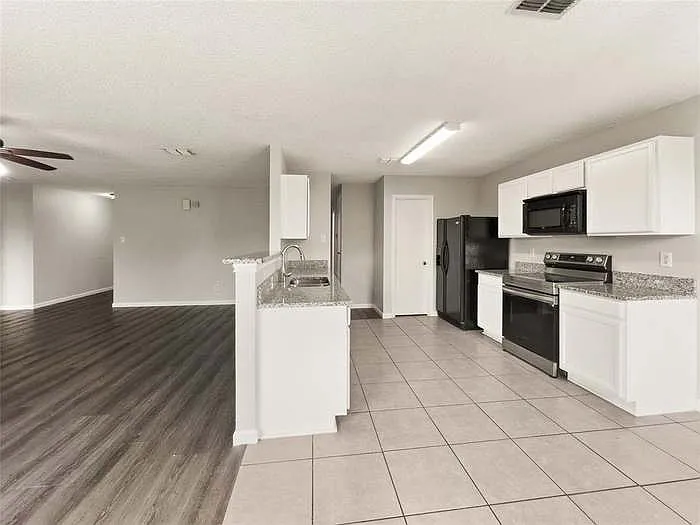2043 Plains Ct — Photo 8