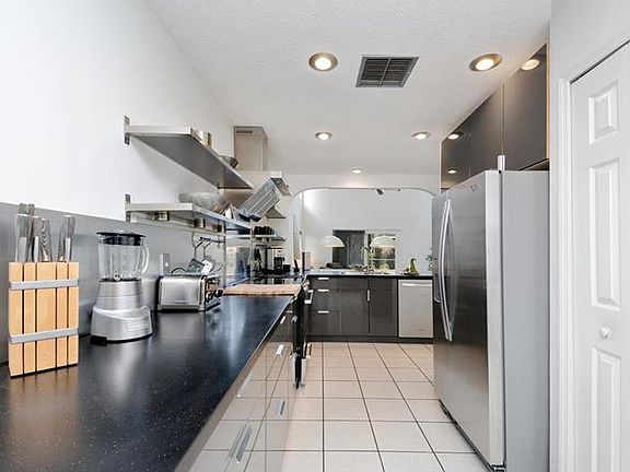5th image of 2102 Mallory Cir