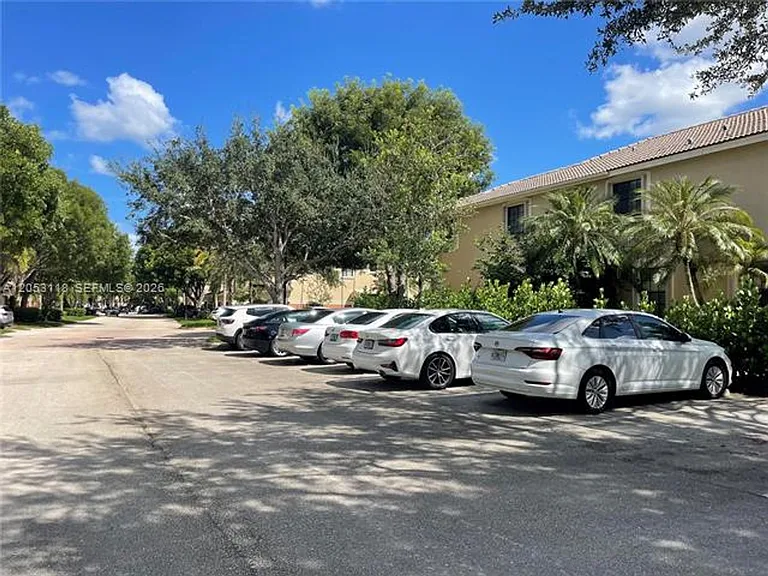 3903 Tree Top Dr #Townhouse 3903 — Photo 17