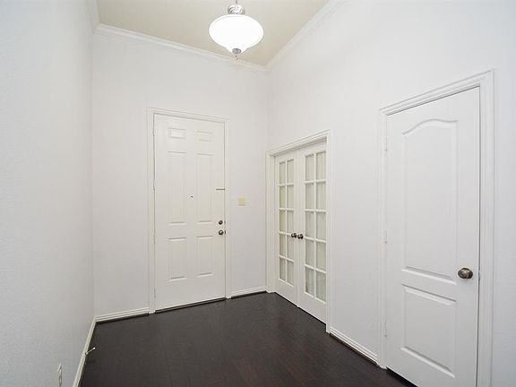 2nd image of 2211 Ascot Ln