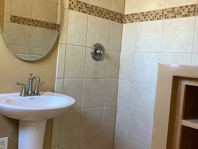 1333 Wellesley Dr NE — Photo 5