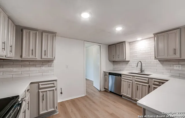 3418 Wimbledon Dr — Photo 24
