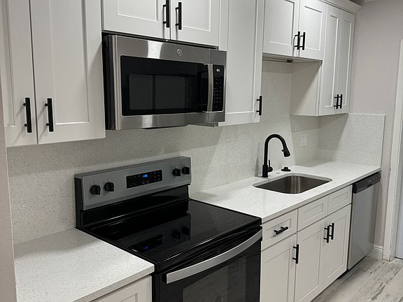4th image of 124 4th Ave NW #124