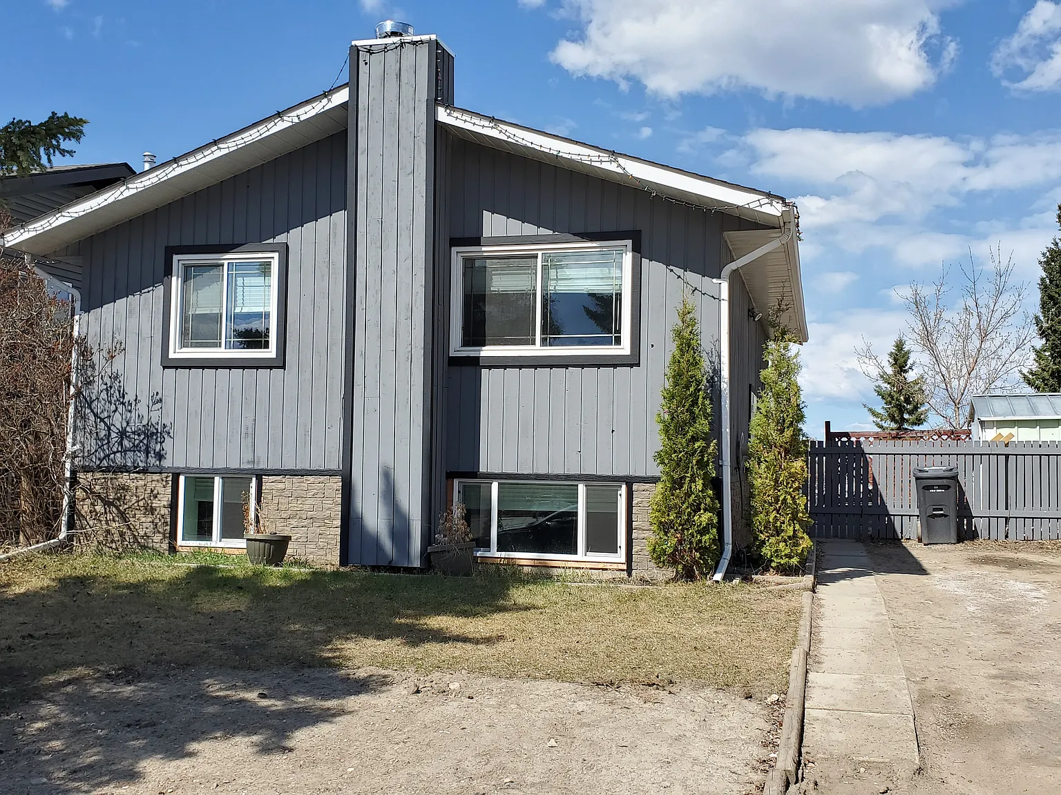 4118 51 Ave — Photo 2