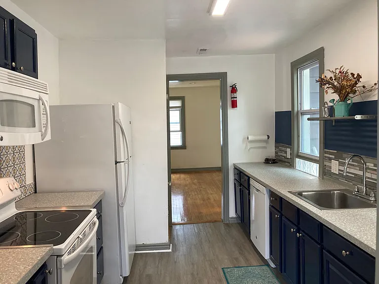 1312 E Harry Ave — Photo 43