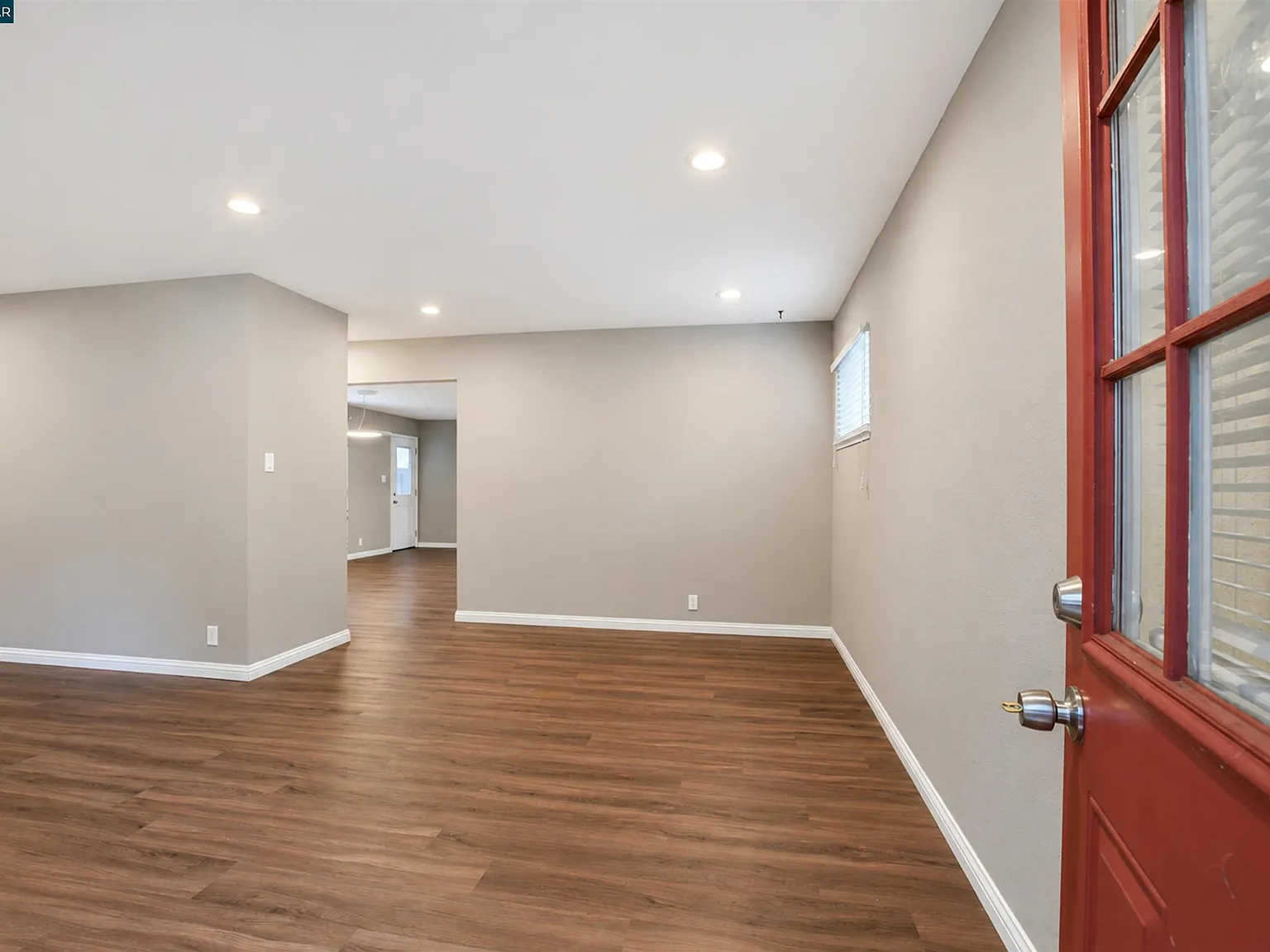 3 bed, 1955 sqft, $3,700 — Photo 3