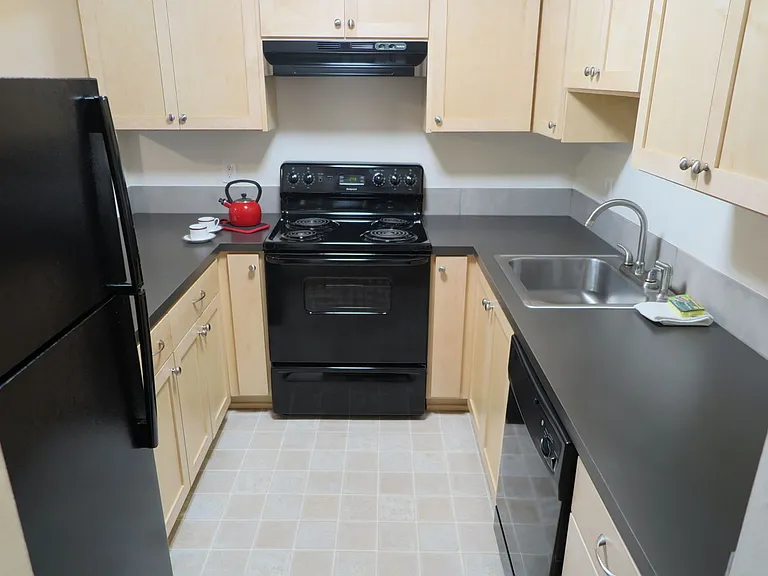 Parkhurst Apartments — Photo 16
