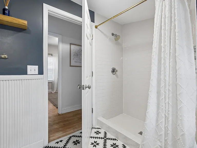 1016 Lenore St — Photo 8