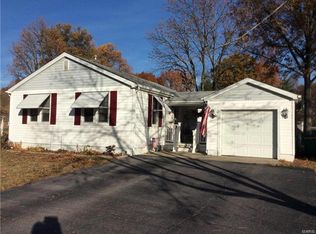 1027 W Poplar St, Mascoutah, IL