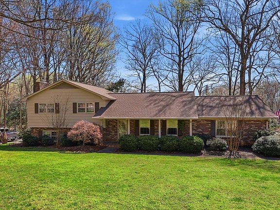 2nd image of 276 Lake Forest Dr