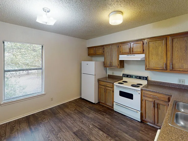1010 W Prairie St — Photo 3