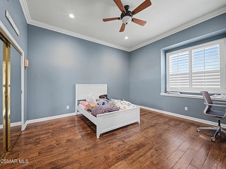 520 Ravensbury St — Photo 36