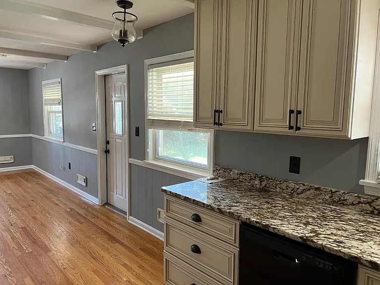 1502 Lynn Way — Photo 15