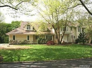 98 Woodchuck Hollow Rd, Cold Spring Harbor, NY 11724