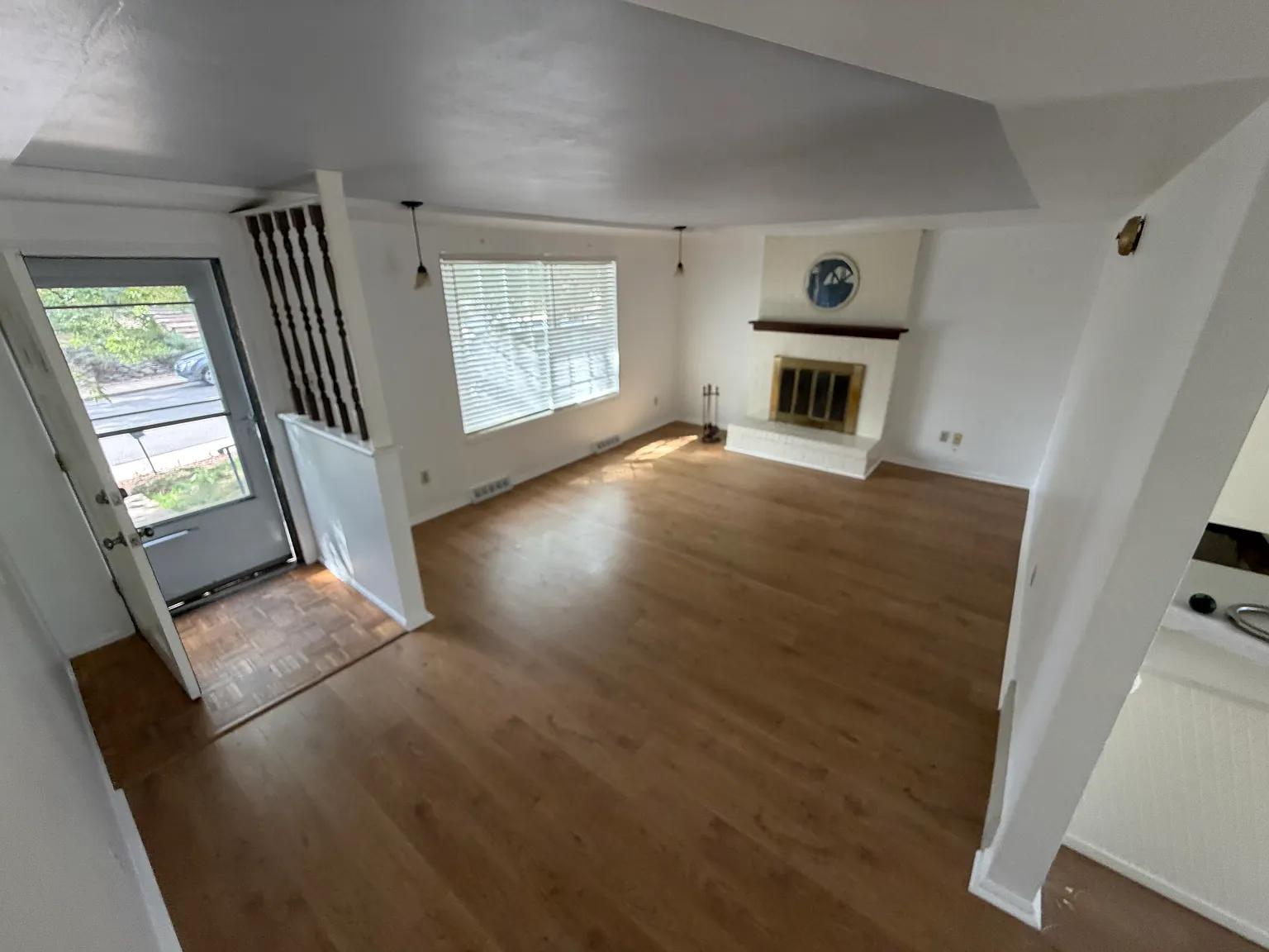 4 bed, 2376 sqft, $3,800 — Photo 4