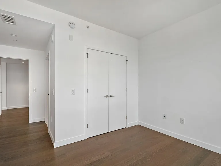 75 Park Ln S #2404R — Photo 11