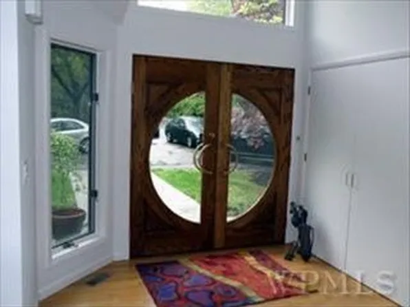 3 Berrybrook Cir, Chappaqua, NY 10514