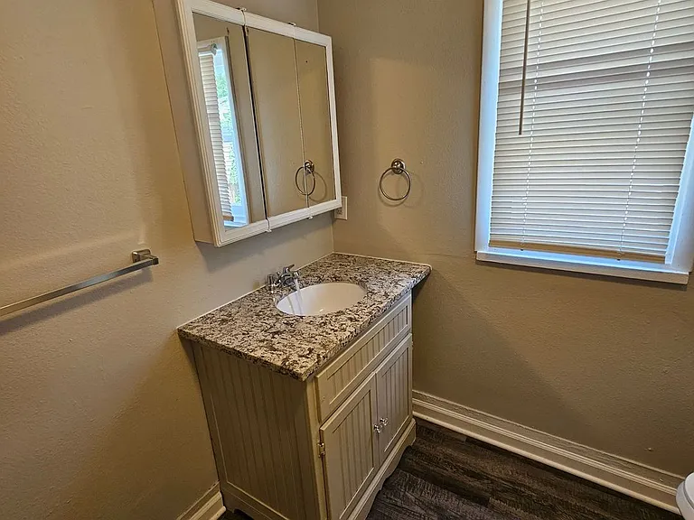 609 N Hocker Ave — Photo 11