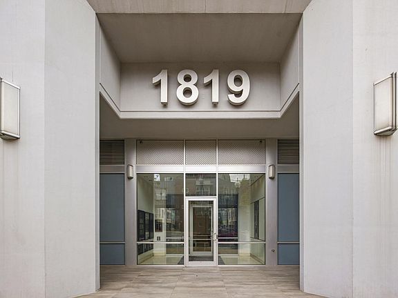 2nd image of 1819 S Michigan Ave Unit 1005