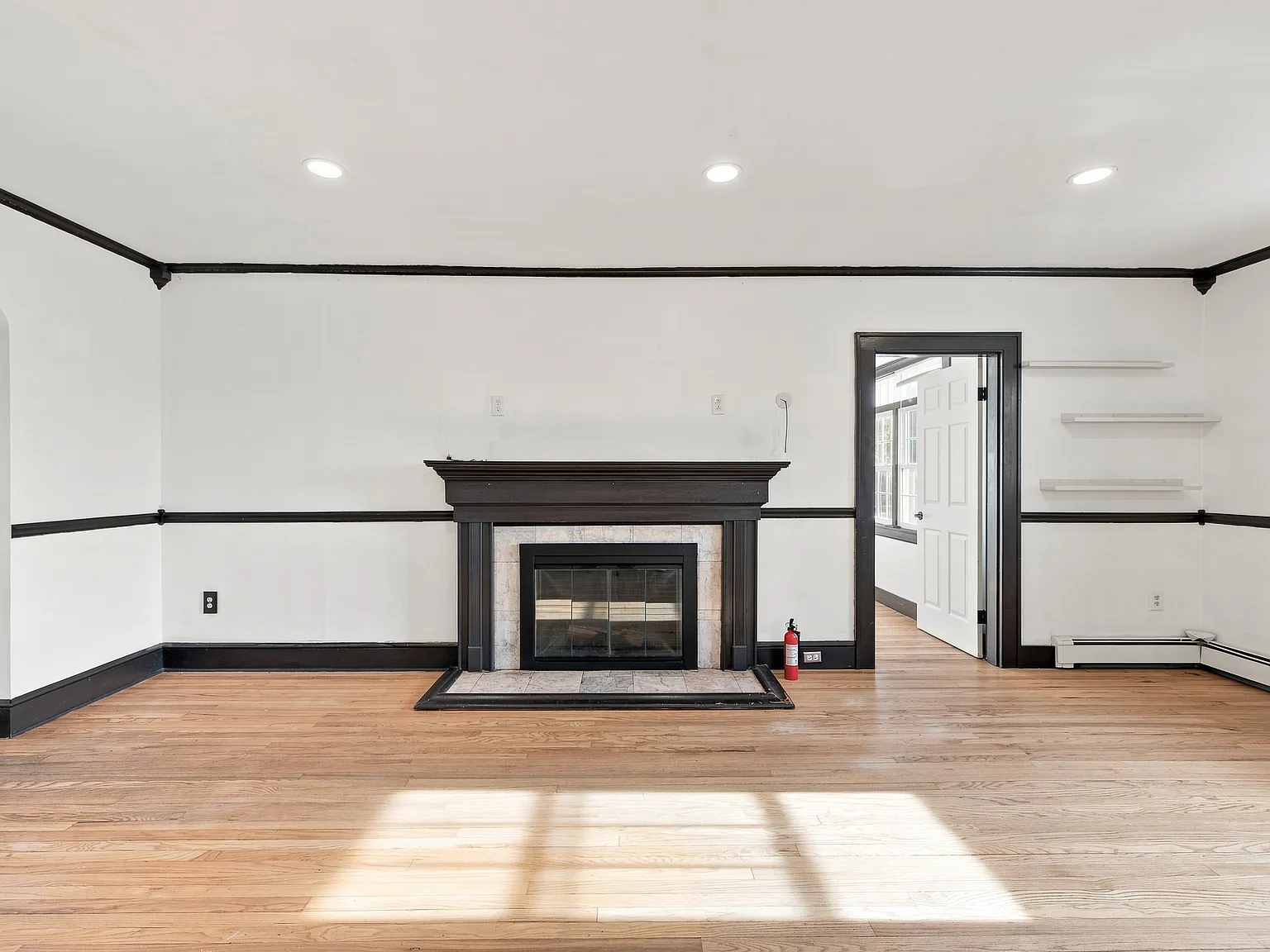 3 bed, 1.5 bath, 1671 sqft, $2,900 — Photo 4