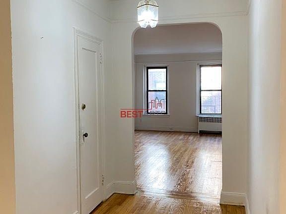 3rd image of 220 E 52nd St APT 3C