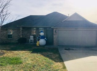 1405 Chitwood St, Pea Ridge, AR 72751