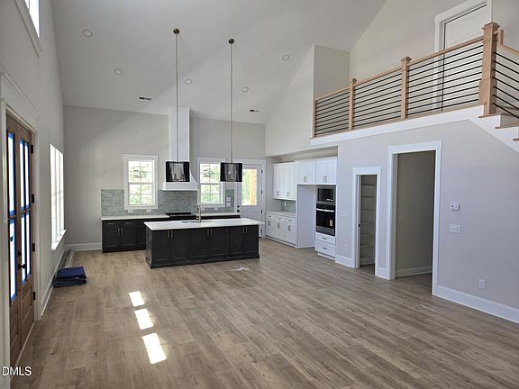 2nd image of 300 Avery Rd