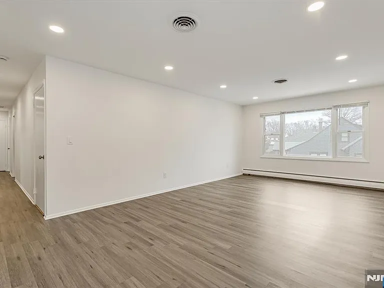 35 Field Rd — Photo 2