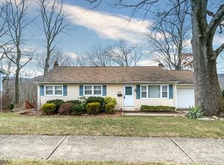 42 Hilltop Ter, Bloomingdale, NJ