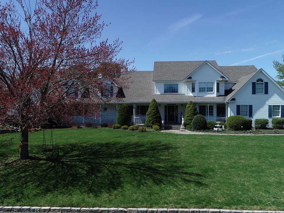 1st image of 82 Cobblestone Dr