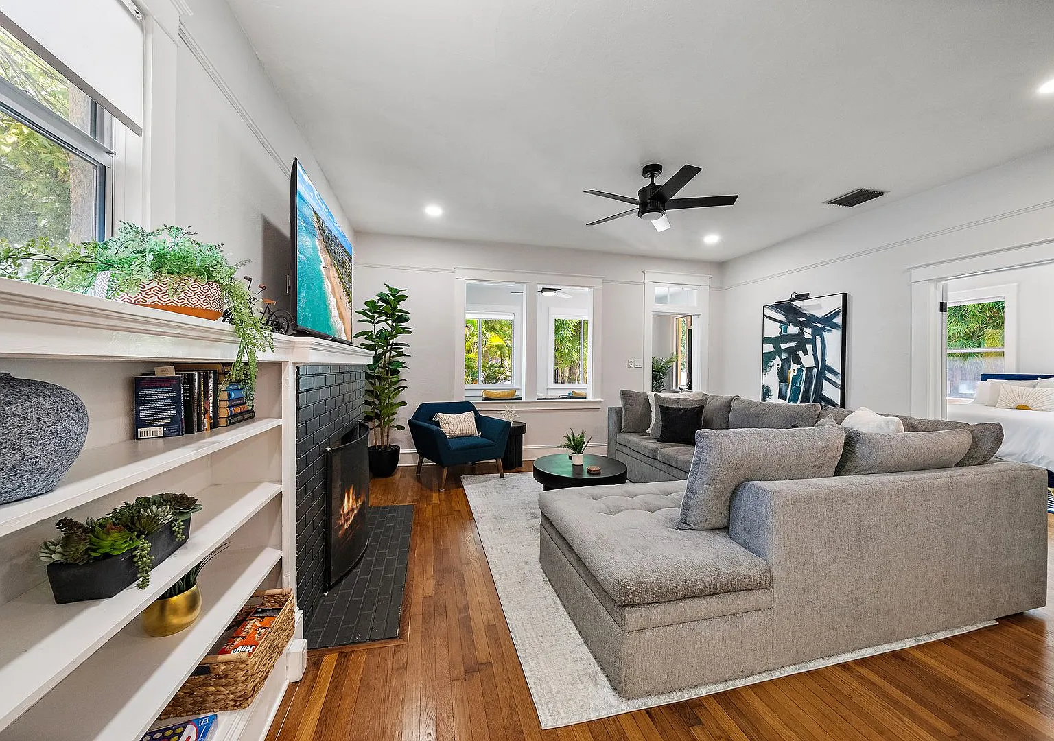 Fully Renovated, Furnished 4 Bd Home In Laurel Park, Downtown Sarasota — Photo 4