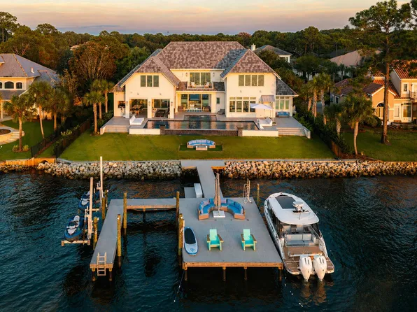 3218 Bay Estates Cir, Miramar Beach, FL 32550