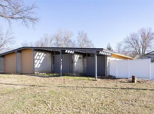 1924 E Woodland Rd, Ponca City, OK 74604