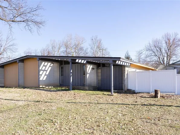 1924 E Woodland Rd, Ponca City, OK 74604