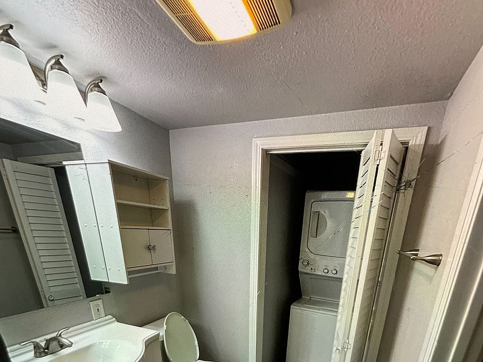2nd image of 1205 Colusa St Unit 23