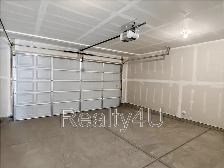 138 E Crown Point Dr — Photo 16
